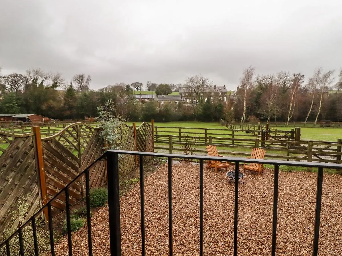 Lair Close Cottage Birstwith 0*,